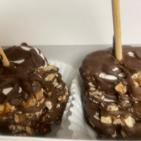 Delicious / 1 doz. ( 12 )
Chocolate covered 
GIANT MARSHMALLOWS - Picture 3 of 11